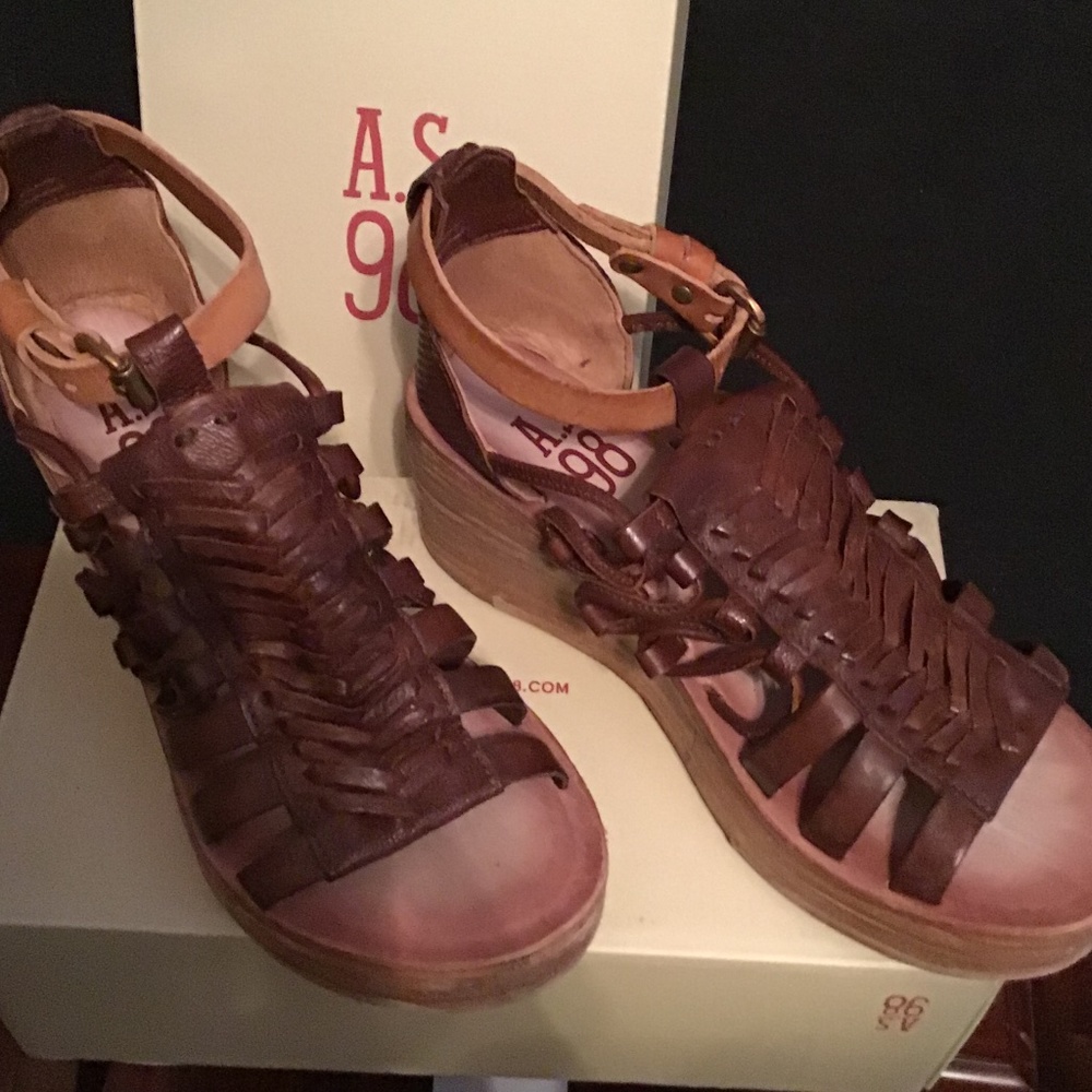 AS98 sandals size 39. SOFT, SOFT LEATHER. BROWN
